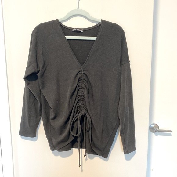Zara Sweater Top Black Long Sleeve Cinched Ruched Front Middle V-Neck - Picture 1 of 6